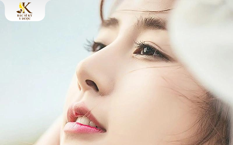 nâng mũi sụn tai