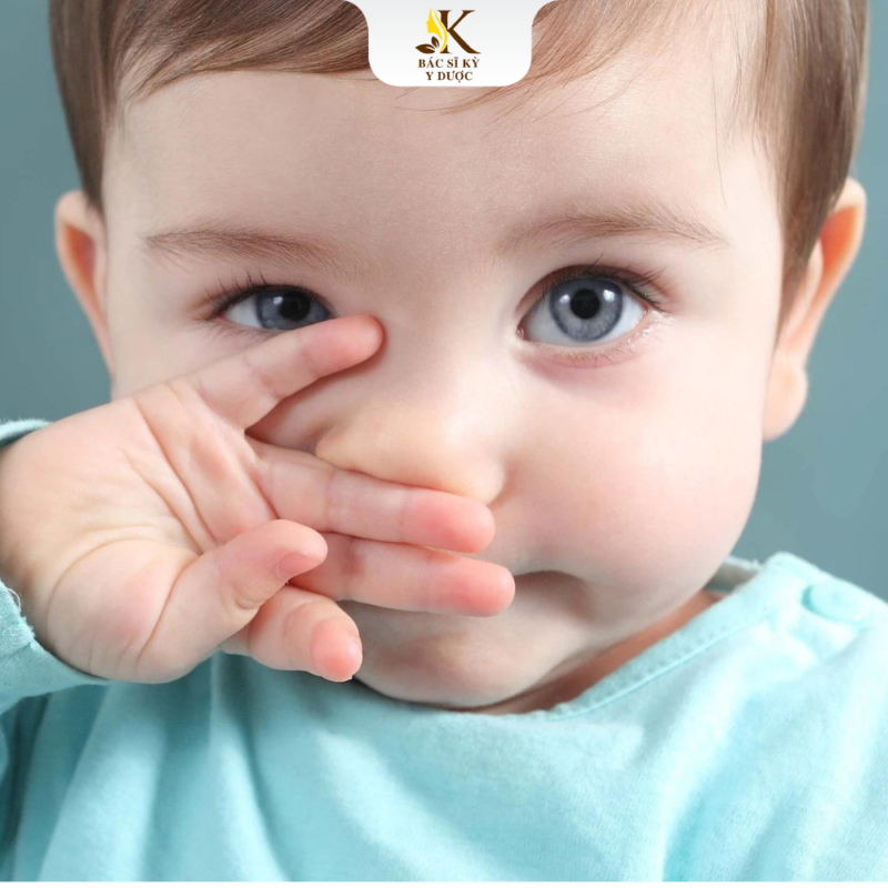 trẻ sơ sinh bị nghẹt mũi