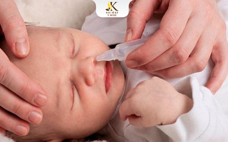 trẻ sơ sinh bị nghẹt mũi 