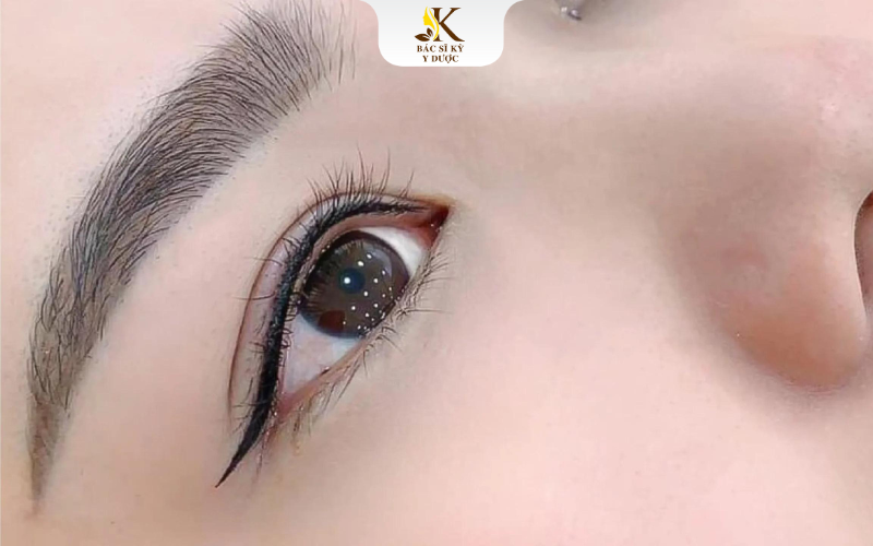 Những lưu ý khi trang điểm sau cắt mí